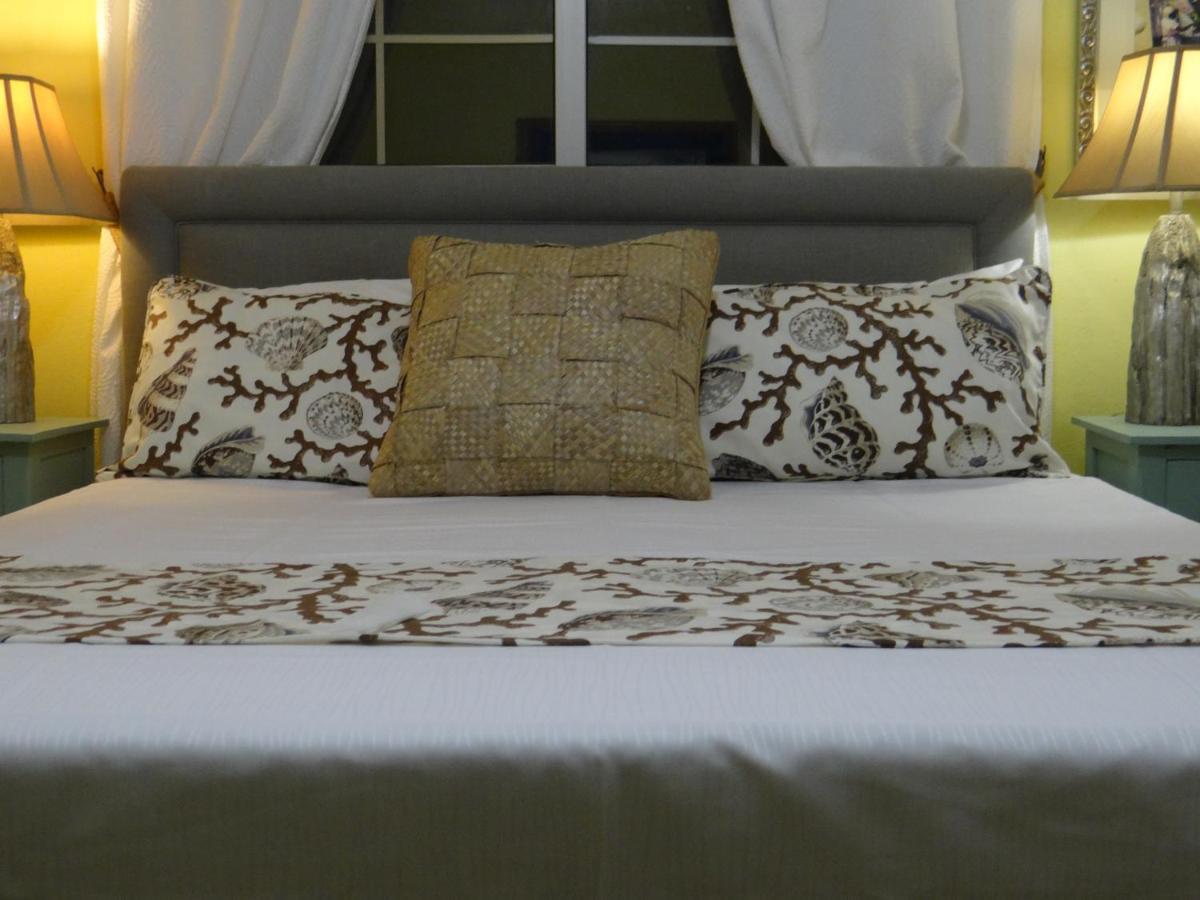 Rollezz Villas Beach Resort Old Bight Экстерьер фото