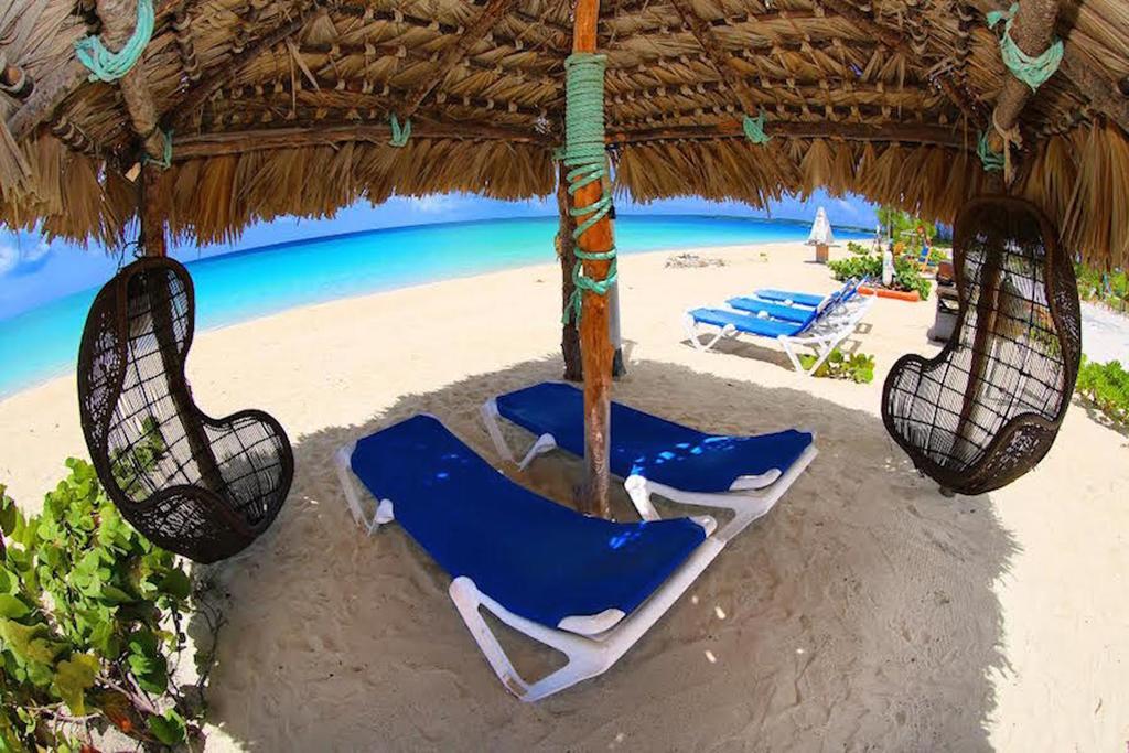 Rollezz Villas Beach Resort Old Bight Экстерьер фото